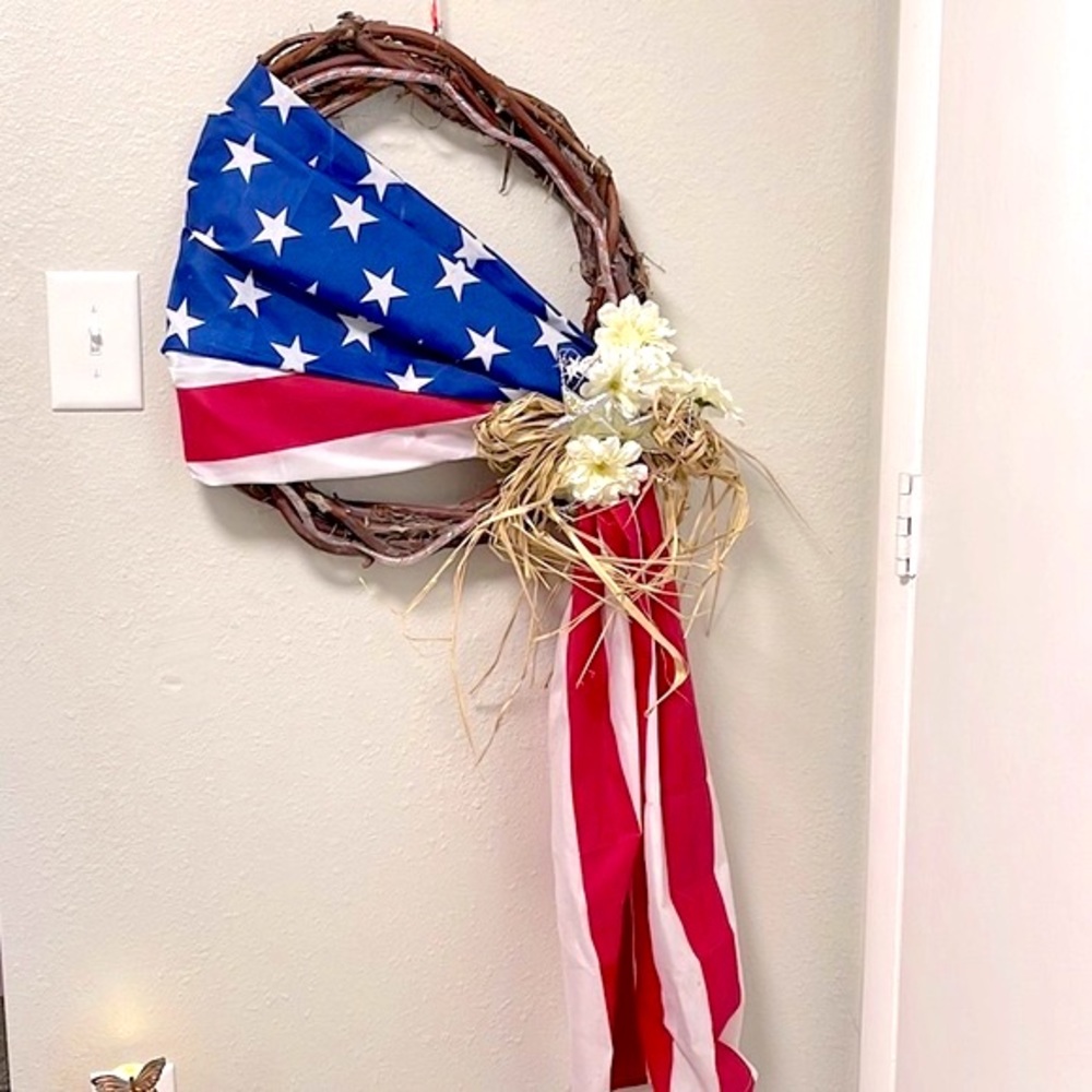 5/$25 🎉HP🎉HANDMADE REAL REPURPOSED WOOD AND AMERICAN FLAG WREATH Large